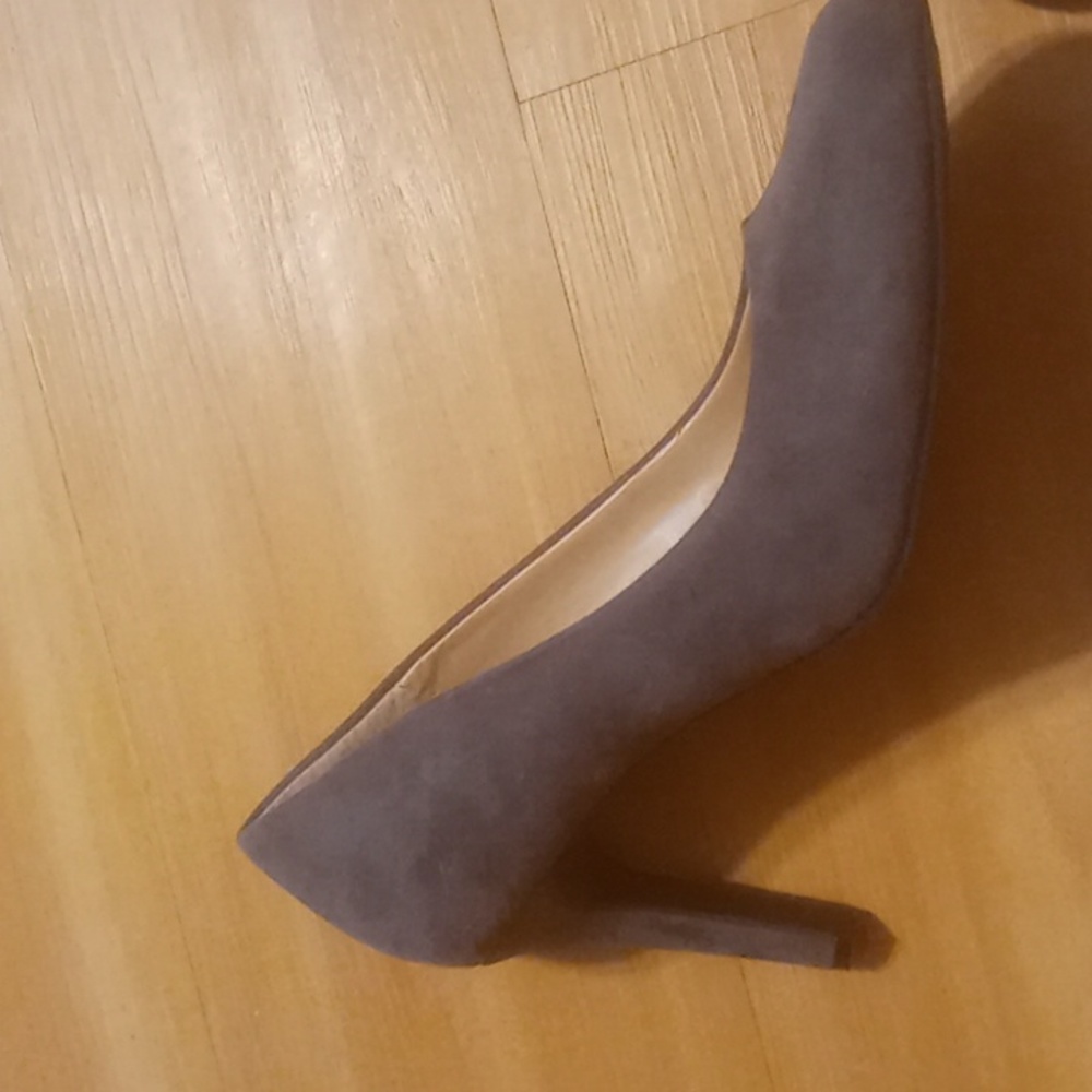 Just Fab Gray Suede like Pumps
